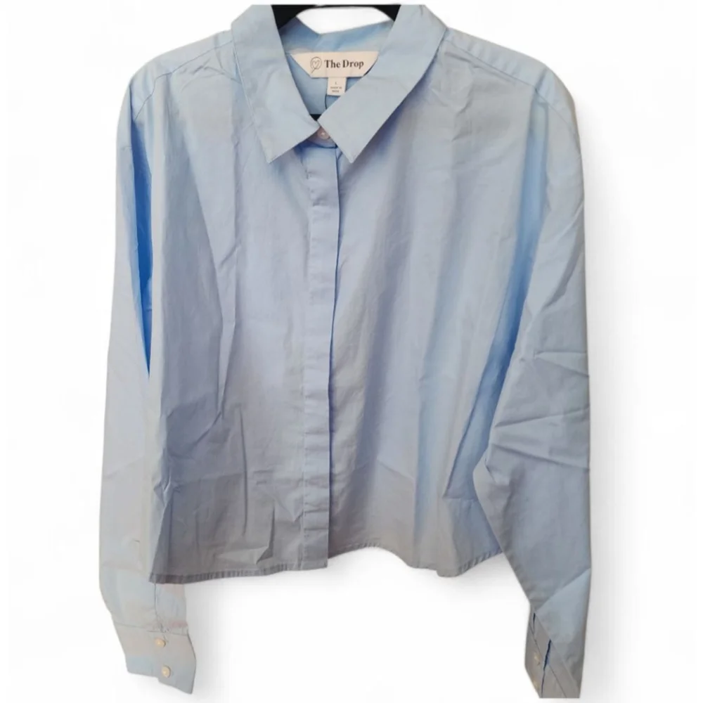 The Drop Light Blue Button Down Shirt, Crop Large. NEW